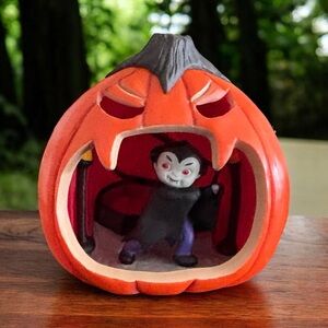 2016 Hallmark Happy Halloween Vampire in Pumpkin Keepsake Ornament RARE
